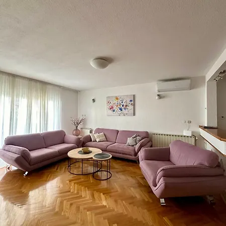 Adria Apartman *